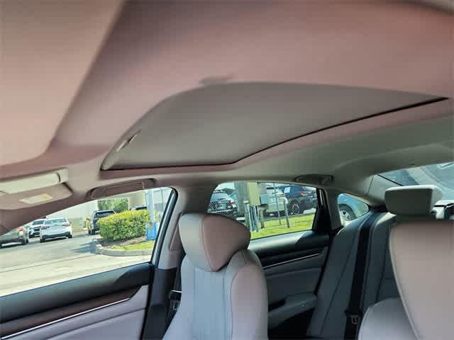 Photo of 2018 Lunar Silver Metallic Honda Accord
