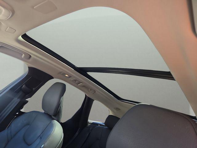 Photo of 2025 Onyx Black Metallic Volvo XC60