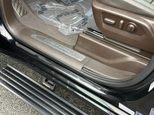 Photo of 2021 Onyx Black GMC Sierra 2500