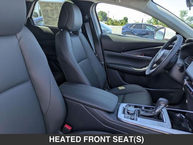 Photo of 2025 SNOWFLAKE WHITE PEARL Mazda CX-30