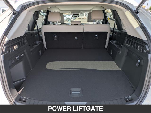 Photo of 2025 Rhodium White Premium Mazda CX-70 PHEV