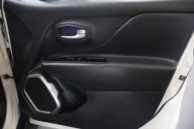 Photo of 2022 Alpine White Clearcoat Jeep Renegade