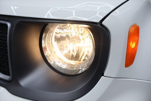 Photo of 2022 Alpine White Clearcoat Jeep Renegade