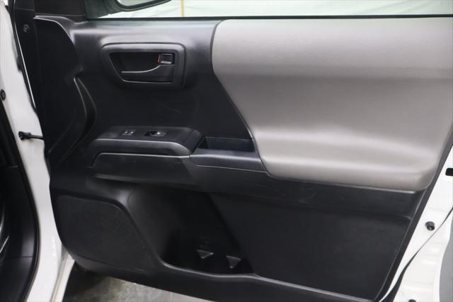 Photo of 2019 Super White Toyota Tacoma