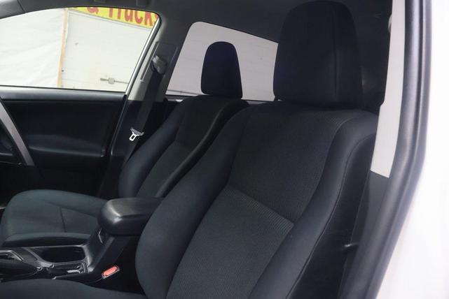 Photo of 2016 Super White Toyota RAV4