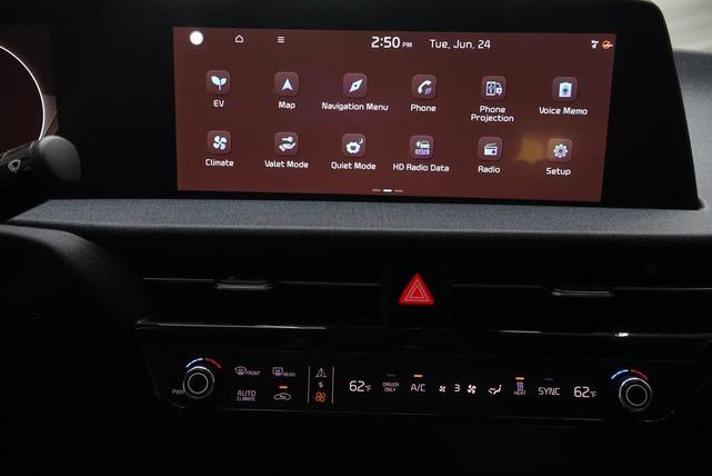 Photo of 2024 Snow White Pearl Kia EV6