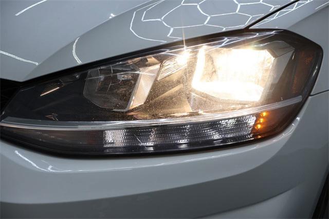 Photo of 2018 Pure White Volkswagen Golf GTI