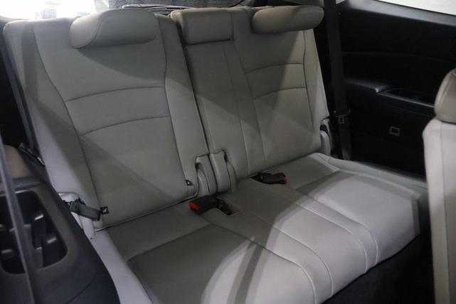 Photo of 2022 Lunar Silver Metallic Honda Pilot