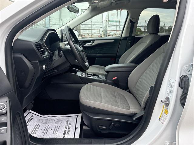 Photo of 2021 OXFORD WHITE Ford Escape
