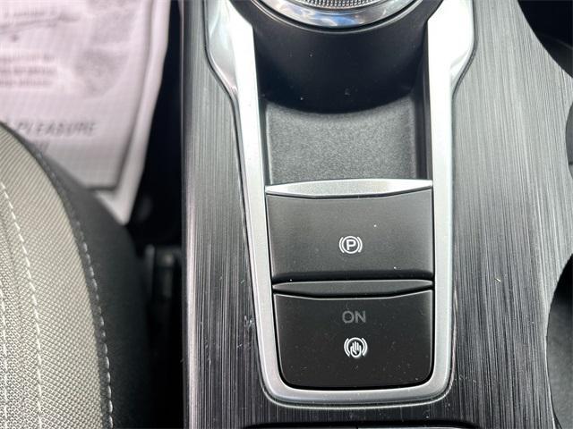 Photo of 2021 OXFORD WHITE Ford Escape