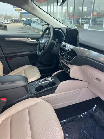 Photo of 2022 ATLAS BLUE METALLIC Ford Escape