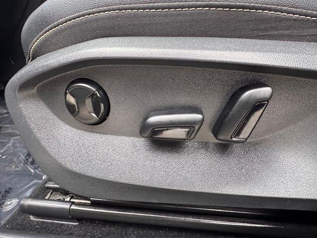Photo of 2022 Deep Black Volkswagen Taos