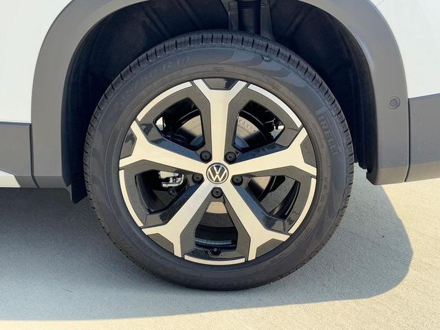 Photo of 2025 Pure White Volkswagen Tiguan