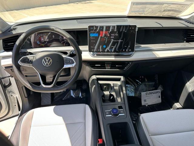 Photo of 2025 Pure White Volkswagen Tiguan
