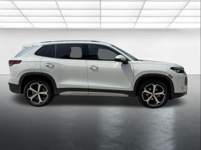Photo of 2025 Pure White Volkswagen Tiguan
