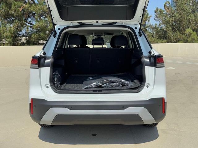 Photo of 2025 Pure White Volkswagen Tiguan