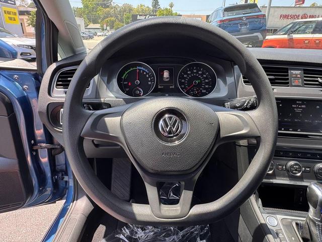 Photo of 2016 Blue Volkswagen e-Golf