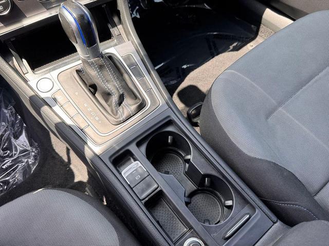Photo of 2016 Blue Volkswagen e-Golf