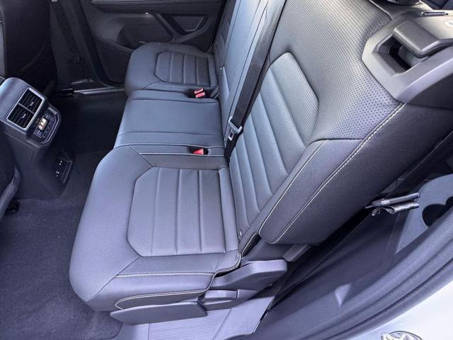 Photo of 2025 Opal White Volkswagen Atlas