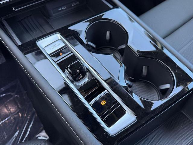Photo of 2025 Opal White Volkswagen Atlas