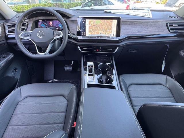 Photo of 2025 Opal White Volkswagen Atlas