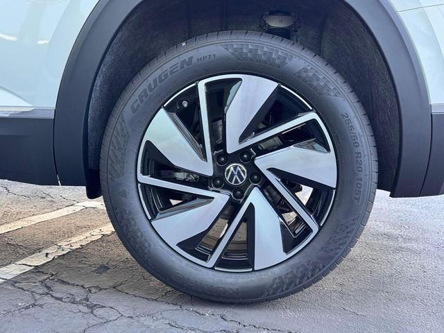 Photo of 2025 Opal White Volkswagen Atlas