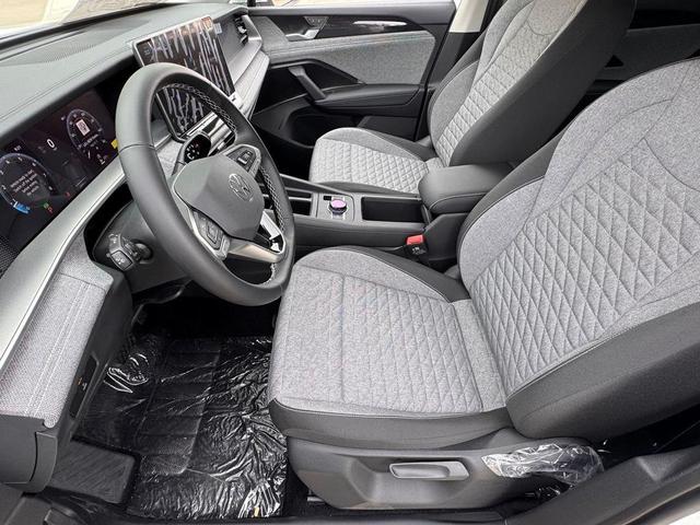 Photo of 2025 Pure White Volkswagen Tiguan
