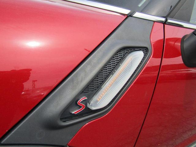 Photo of 2015 Blazing Red Metallic MINI Countryman