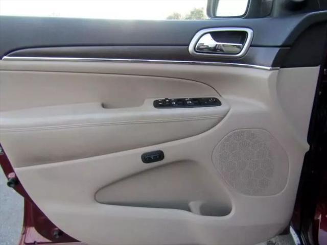 Photo of 2016 Burgundy Jeep Grand Cherokee