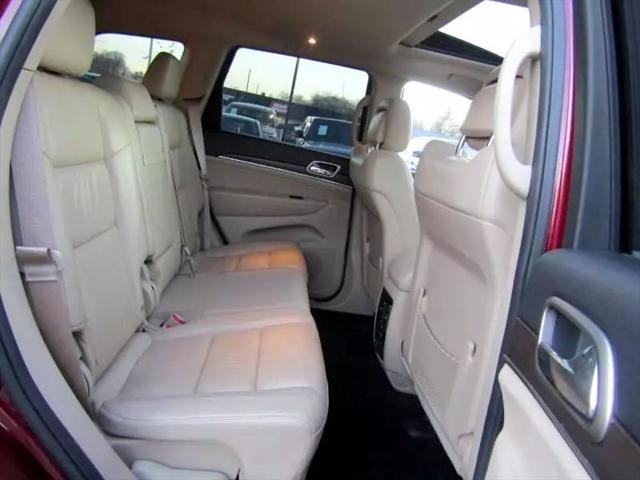 Photo of 2016 Burgundy Jeep Grand Cherokee