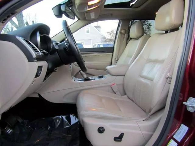 Photo of 2016 Burgundy Jeep Grand Cherokee