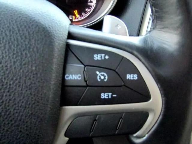 Photo of 2016 Burgundy Jeep Grand Cherokee