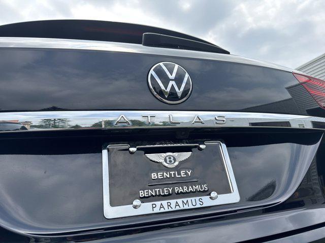 Photo of 2022 Deep Black Volkswagen Atlas Cross Sport