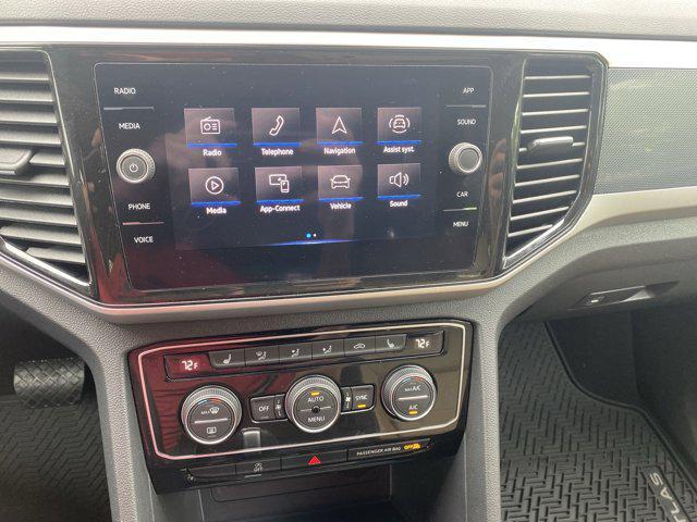 Photo of 2022 Deep Black Volkswagen Atlas Cross Sport