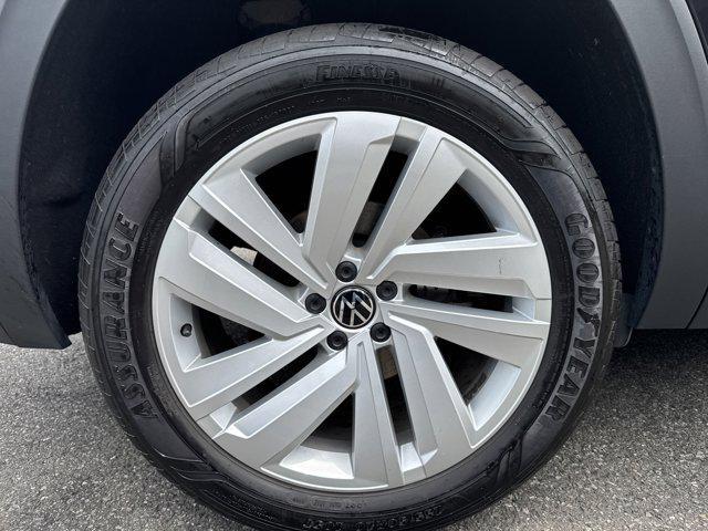 Photo of 2022 Deep Black Volkswagen Atlas Cross Sport