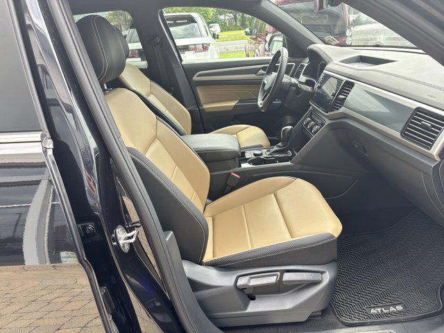 Photo of 2022 Deep Black Volkswagen Atlas Cross Sport