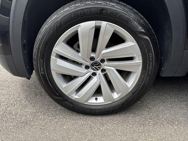 Photo of 2022 Deep Black Volkswagen Atlas Cross Sport