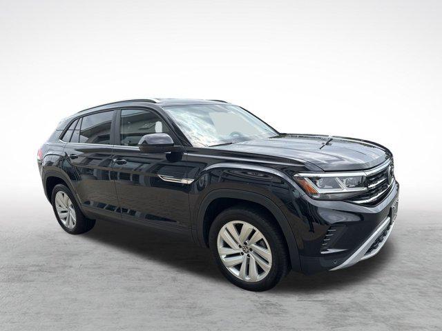 Photo of 2022 Deep Black Volkswagen Atlas Cross Sport