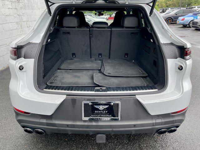 Photo of 2024 White Porsche Cayenne