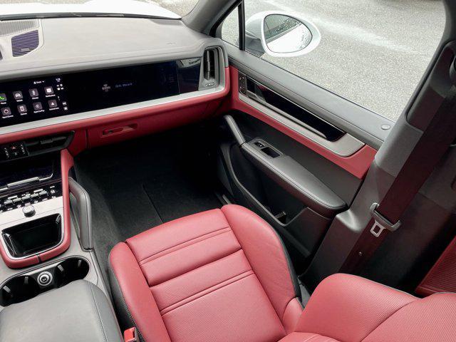Photo of 2024 White Porsche Cayenne