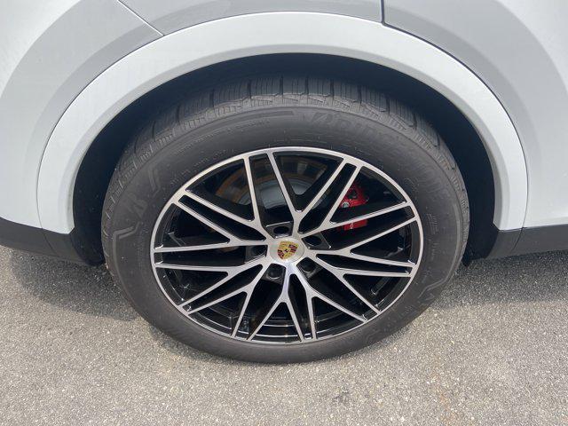 Photo of 2024 White Porsche Cayenne