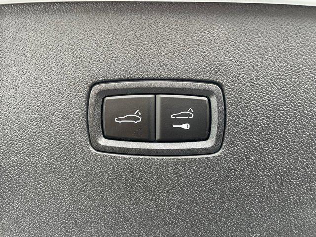 Photo of 2024 White Porsche Cayenne
