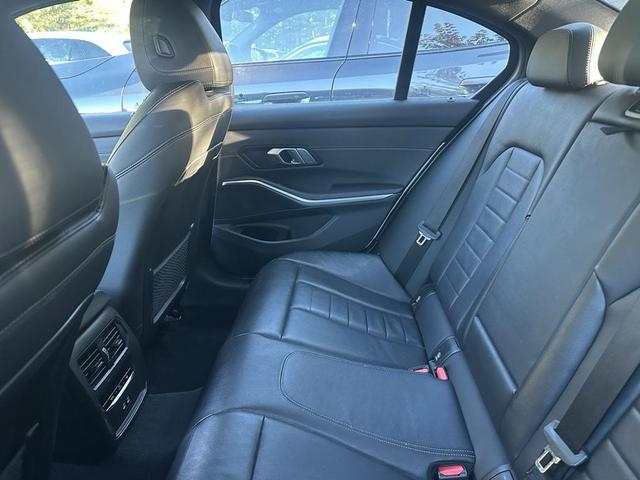 Photo of 2022 Mineral White Metallic BMW 330