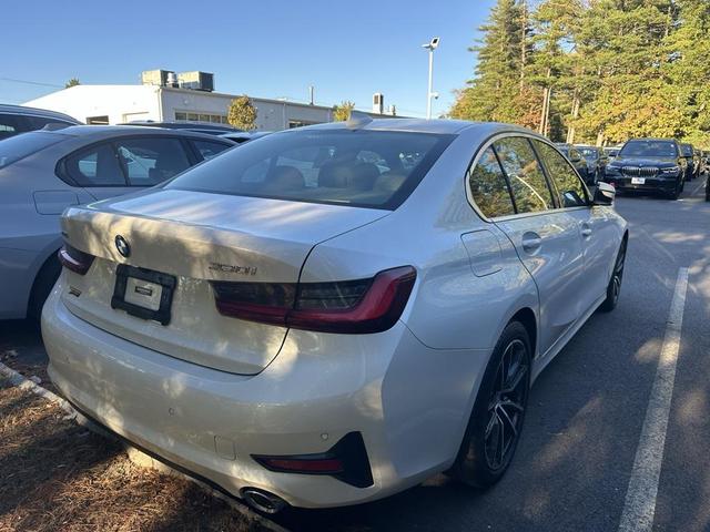 Photo of 2022 Mineral White Metallic BMW 330