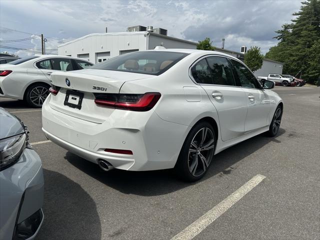Photo of 2024 Alpine White BMW 330