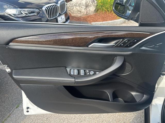 Photo of 2024 Mineral White Metallic BMW X4