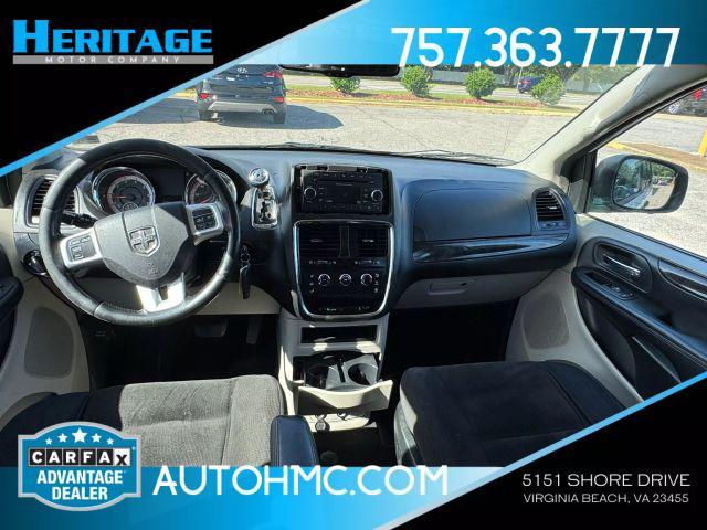 Photo of 2016 White Dodge Grand Caravan