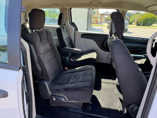 Photo of 2016 White Dodge Grand Caravan