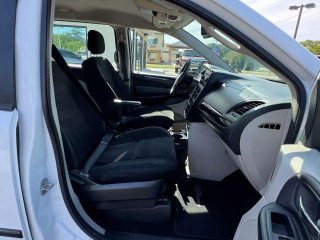 Photo of 2016 White Dodge Grand Caravan
