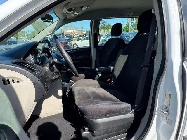Photo of 2016 White Dodge Grand Caravan